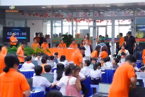 Học sinh tham gia vòng thi AI cấp cơ sở - FANROC.