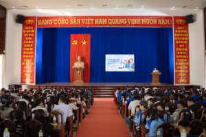 Chương trình tư vấn hướng nghiệp du học tại Vĩnh Long thu hút hơn 200 học sinh tham gia.