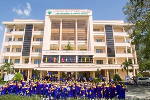 Niềm vui ngày tốt nghiệp tại Trường ĐH Sư phạm Kỹ thuật Vĩnh Long.