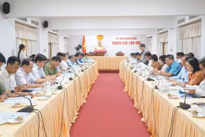 Quang cảnh cuộc họp Ban Chỉ đạo kỳ thi tốt nghiệp THPT năm 2025 của UBND TP Cần Thơ.