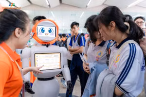 Các em học sinh trải nghiệm tại Ngày hội trải nghiệm FPTU Big Open Day.