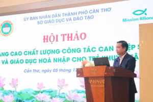 Ông Võ Hồng Lam, Phó Giám đốc Sở GD&ĐT TP Cần Thơ phát biểu tại Hội thảo.