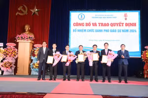 Trường ĐH Đồng Tháp công bố và trao quyết định bổ nhiệm chức danh Phó Giáo sư năm 2024.