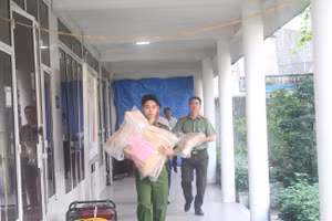 Lực lượng Công an trực tiếp vận chuyển, áp tải đề thi.