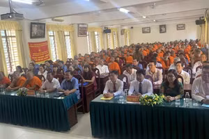 Quang cảnh lễ khai giảng tại Trường Bổ túc văn hóa Pali Trung cấp Nam Bộ.