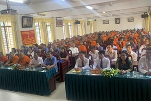 Quang cảnh lễ khai giảng tại Trường Bổ túc văn hóa Pali Trung cấp Nam Bộ.