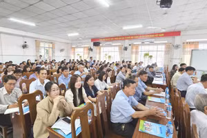 Gần 200 cán bộ quản lý ở các trường Tiểu học trên địa bàn TP Cần Thơ tham gia tập huấn.