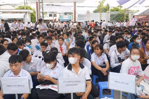 Học sinh THCS quận Ninh Kiều (TP Cần Thơ) tham gia chương trình Tư vấn tuyển sinh năm 2025.