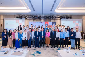 Đại biểu dự Hội thảo “Nâng cao chất lượng giáo dục THPT trong thời đại trí tuệ nhân tạo và hội nhập quốc tế” tại TP Cần Thơ.