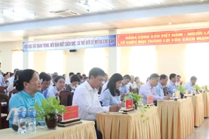 Quang cảnh Hội nghị giữa Sở GD&ĐT TP Cần Thơ với lãnh đạo UBND 103 xã, phường.