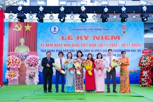 Trường ĐH Đồng Tháp đón chứng nhận UPM 5 sao. 