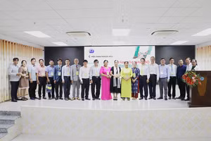 Đại biểu tham dự hội thảo.