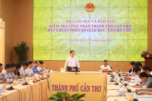 Đoàn công tác Bộ GD&ĐT làm việc tại UBND TP Cần Thơ sáng 25/10.