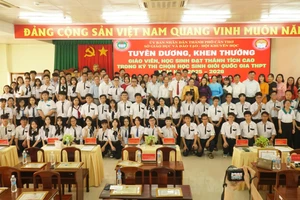 Vinh danh học sinh, giáo viên đoạt giải cao Kỳ thi chọn học sinh giỏi quốc gia THPT năm học 2025 - 2026.