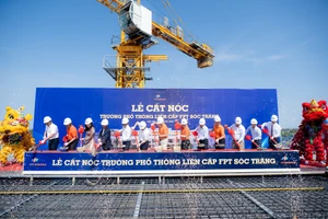 Nghi thức cất nóc Trường Phổ thông liên cấp FPT Sóc Trăng.