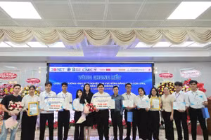 Nhóm sinh viên Đại học Trà Vinh đoạt giải tại Vòng Chung Kết Cuộc thi “Innobe 2026”.