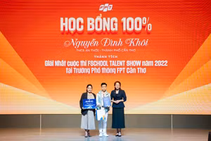 FPT Schools Cần Thơ (Phổ thông FPT Cần Thơ) trao học bổng 100% cho học sinh.