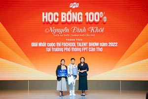 FPT Schools Cần Thơ (Phổ thông FPT Cần Thơ) trao học bổng 100% cho học sinh.