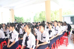 Các em học sinh tham dự kỳ thi.