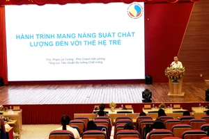 ThS Phạm Lê Cường - Phó Chánh Văn phòng Ủy ban Tiêu chuẩn đo lường chất lượng Quốc gia trình bày tham luận tại tọa đàm.