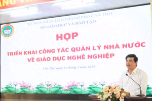 Ông Trần Thanh Bình, Giám đốc Sở GD&ĐT TP Cần Thơ phát biểu tại cuộc họp.