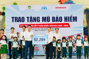 TP Cần Thơ có 52.204 học sinh lớp 1 được tặng mũ bảo hiểm trong năm học 2025 - 2026.