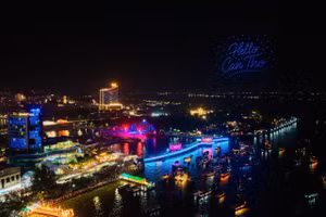 Khung cảnh Lễ khai mạc Lễ hội Văn hóa sông nước Cần Thơ năm 2025, với chủ đề “Cần Thơ - Sắc màu sông nước”. Ảnh: Hiền Thanh.