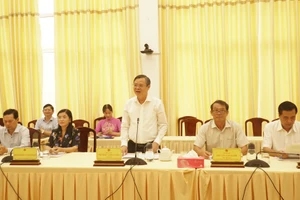 Ông Trương Cảnh Tuyên, Chủ tịch UBND TP Cần Thơ chủ trì và phát biểu cuộc họp.