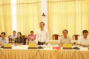 Ông Trương Cảnh Tuyên, Chủ tịch UBND TP Cần Thơ chủ trì và phát biểu cuộc họp.