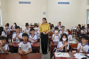 Cô, trò Trường THCS Bình Thủy (TP Cần Thơ) trong giờ học.