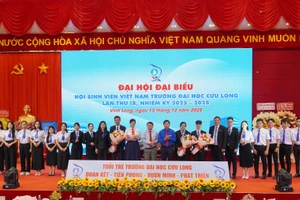 Ban Chấp hành nhiệm kỳ mới ra mắt Đại hội.