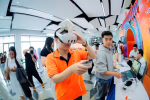 Học sinh khám phá môi trường học tập đa trải nghiệm tại FPTU Big Open Day - Trường ĐH FPT phân hiệu Cần Thơ.