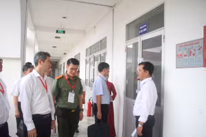 Đoàn công tác của Bộ GD&ĐT kiểm tra công tác chuẩn bị Kỳ thi tốt nghiệp THPT tại TP Cần Thơ.
