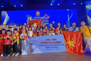 Đội tuyển PAMA Việt Nam - GeniusKid cùng đại biểu và phụ huynh tại Kỳ thi Toán trí tuệ Quốc tế PAMA Global.