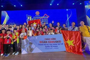 Đội tuyển PAMA Việt Nam - GeniusKid cùng đại biểu và phụ huynh tại Kỳ thi Toán trí tuệ Quốc tế PAMA Global.