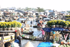 Khung cảnh chợ nổi Cái Răng (TP Cần Thơ). 