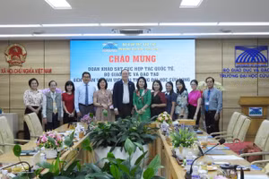 Đoàn công tác của Cục Hợp tác quốc tế (Bộ GD&ĐT) thăm và làm việc tại Trường ĐH Cửu Long.