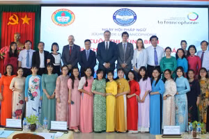 Đại biểu và giáo viên tại lễ khai mạc Cuộc thi hùng biện dành cho giáo viên tiếng Pháp.