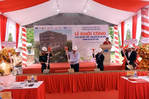 Nghi thức khởi công xây dựng tòa nhà Khoa Khoa học sức khỏe.