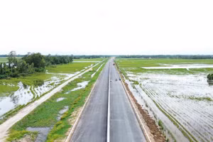 Cao tốc Cần Thơ - Cà Mau nhìn từ trên cao. (Ảnh: Yến Phương)