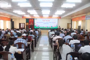 Sở GD&ĐT TP Cần Thơ bồi dưỡng chính trị hè tại Sở GD&ĐT và các cơ sở giáo dục trực thuộc bằng hình thức trực tiếp và trực tuyến.