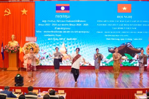 Tiết mục văn nghệ khai mạc hội nghị.