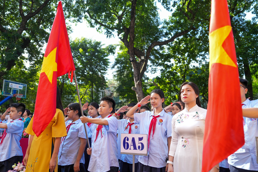 Những gương mặt hồn nhiên, háo hức của các em học sinh, đặc biệt là tân binh lớp 6 lần đầu tham dự lễ khai giảng ở ngôi trường mới. dsc08618.jpg