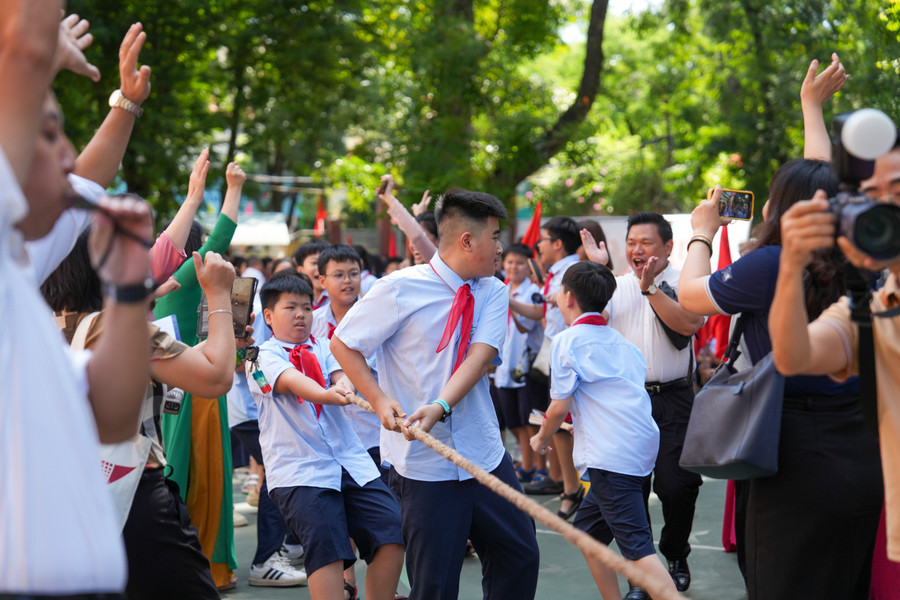 Đội kéo co giành chiến thắng vỡ òa niềm vui, đánh dấu một khởi đầu đầy hứng khởi của năm học mới. dsc08727.jpg