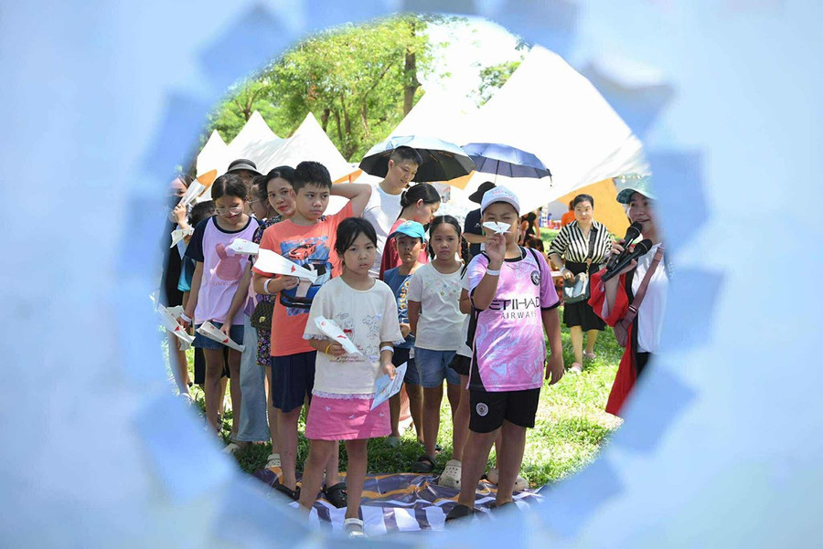 Sân chơi gia đình tổ chức các trò chơi vận động, chương trình nhảy Yosakoi, workshop thủ công và một số trò chơi tương tác. Đây là nơi khuyến khích sự tham gia của cả phụ huynh và trẻ em. 9.jpg