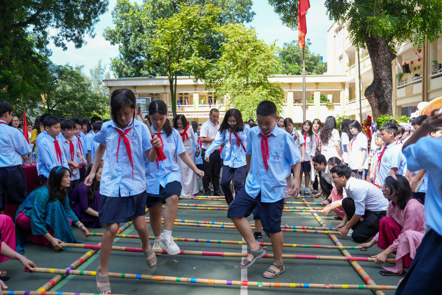 Tiếng trống khai trường đã vang lên, mở ra năm học mới của ước mơ, khát vọng và niềm tin, tiếp tục viết nên những trang sử vàng của Trường THCS Đống Đa. dsc08736.jpg