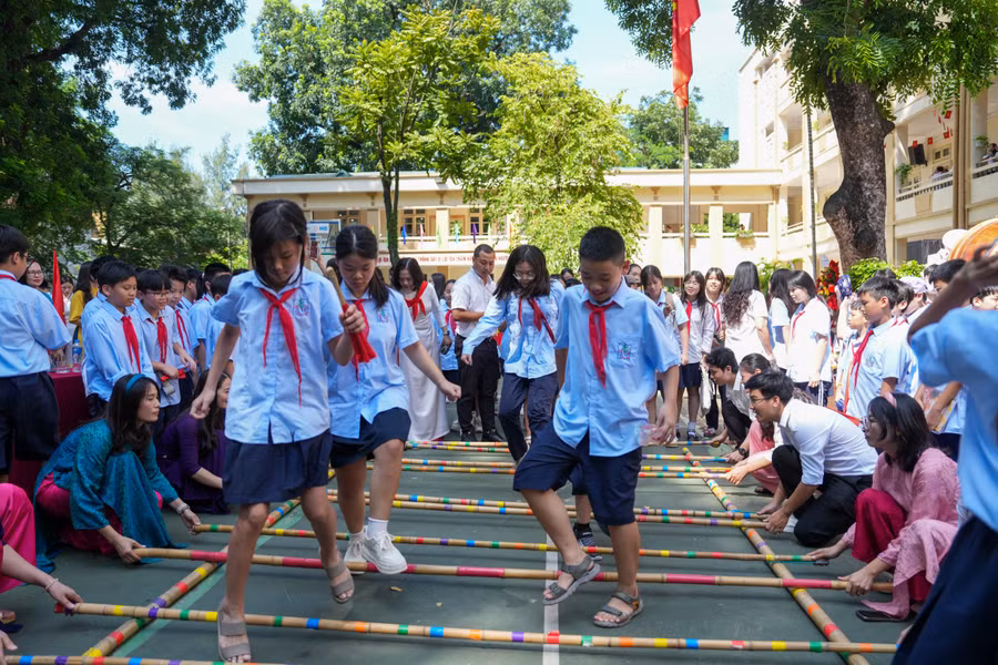 Học sinh đón năm học mới bằng trò chơi dân gian