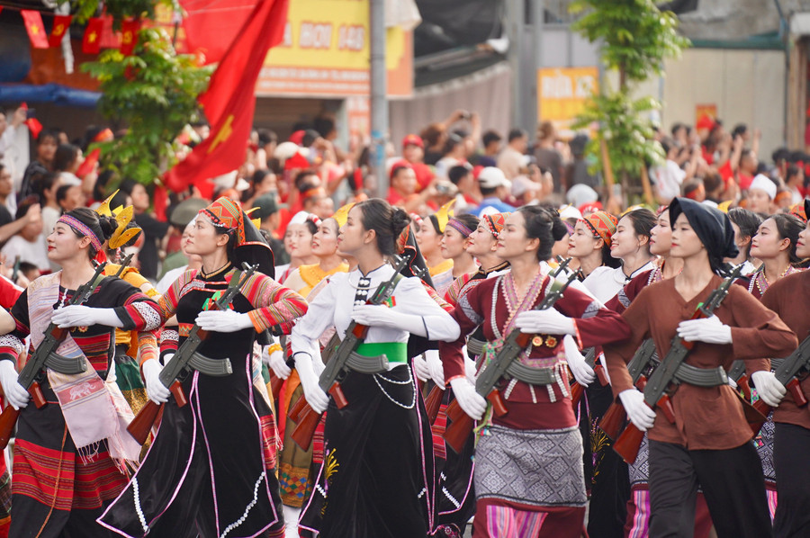 Khối nữ dân quân các dân tộc Việt Nam. dsc00678.jpg