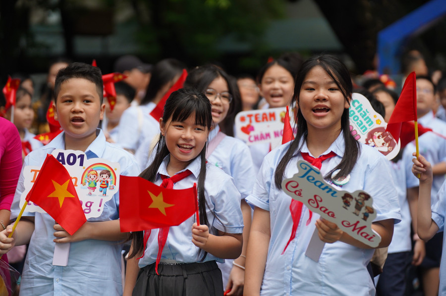 Nụ cười tươi rói ngày tựu trường của học sinh lớp 6