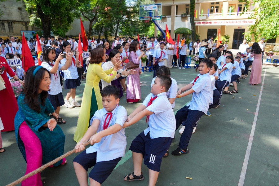 Nhà trường gửi gắm tới học sinh quyết tâm thực hiện 5 điều Bác Hồ dạy, xây dựng môi trường học đường lành mạnh, văn minh với phương châm “nói lời hay, làm việc tốt, cử chỉ đẹp”. dsc08674.jpg
